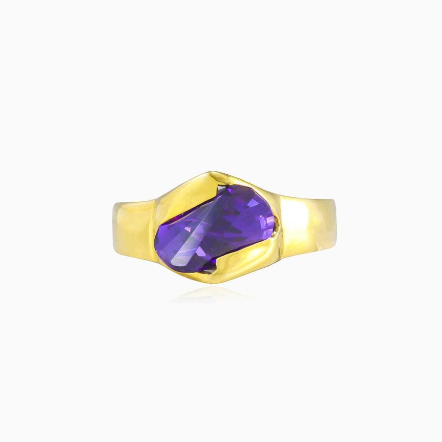 Woman Monte Cristo | Amethyst Pyramid Gold Ring