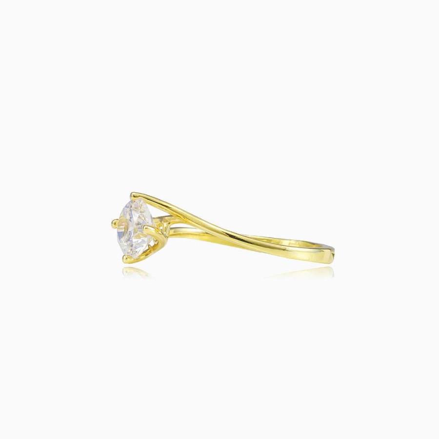 Woman Monte Cristo | Twisted Solitaire Gold Ring