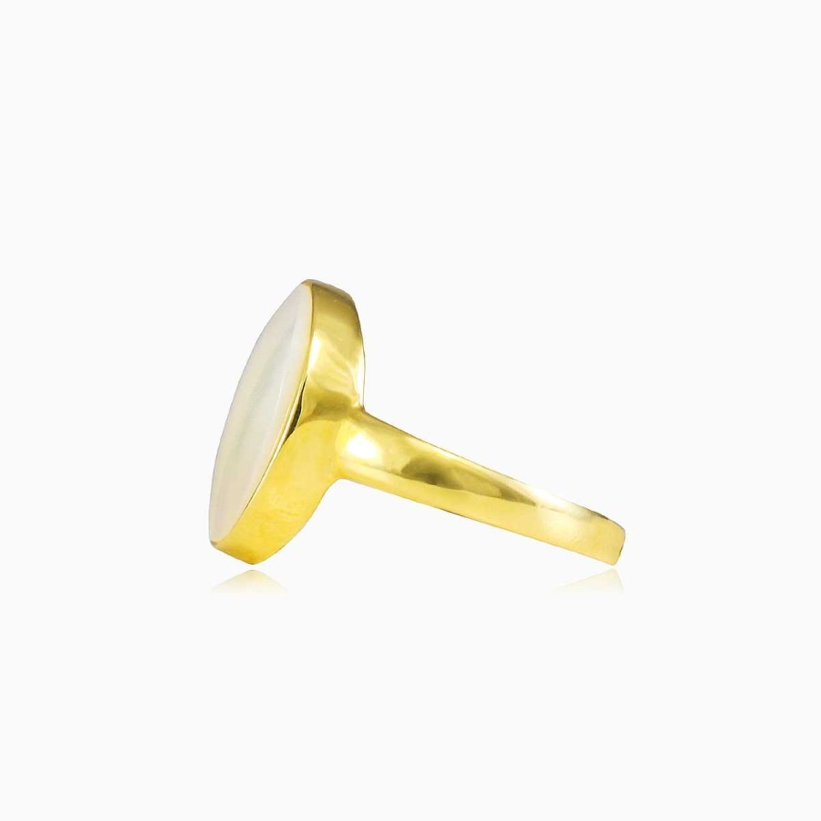 Woman Monte Cristo | Oval Nacre Gold Ring