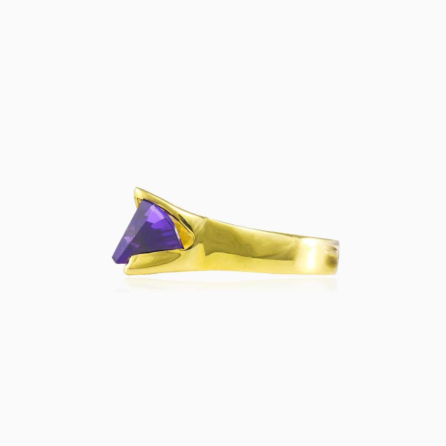 Woman Monte Cristo | Amethyst Pyramid Gold Ring