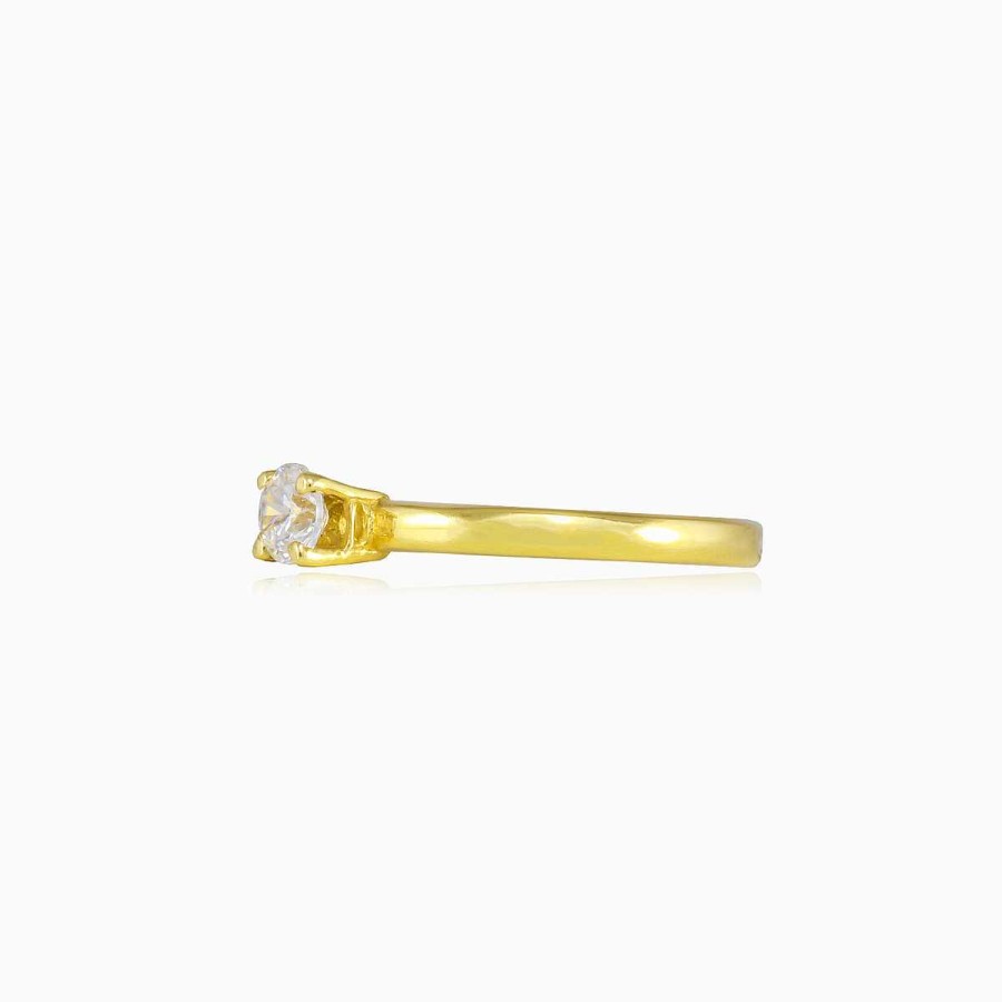 Woman Monte Cristo | Thin Four-Prong Solitaire Gold Ring