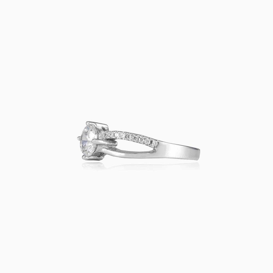 Woman Monte Cristo | Twisted Solitaire Silver Ring