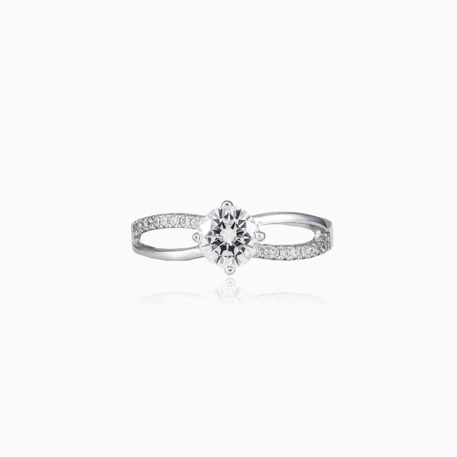 Woman Monte Cristo | Twisted Solitaire Silver Ring