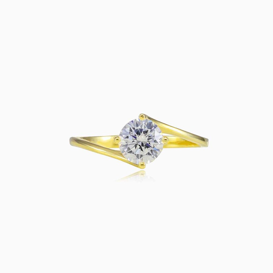 Woman Monte Cristo | Twisted Solitaire Gold Ring