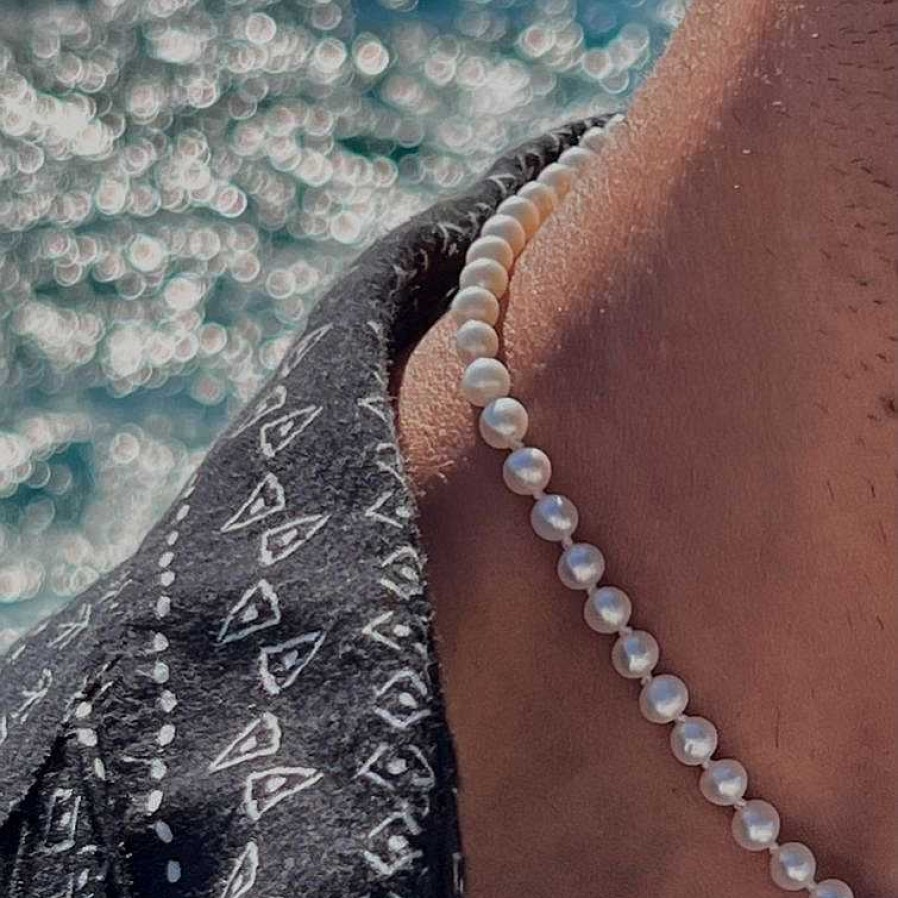 Woman Monte Cristo | Pearl Necklace