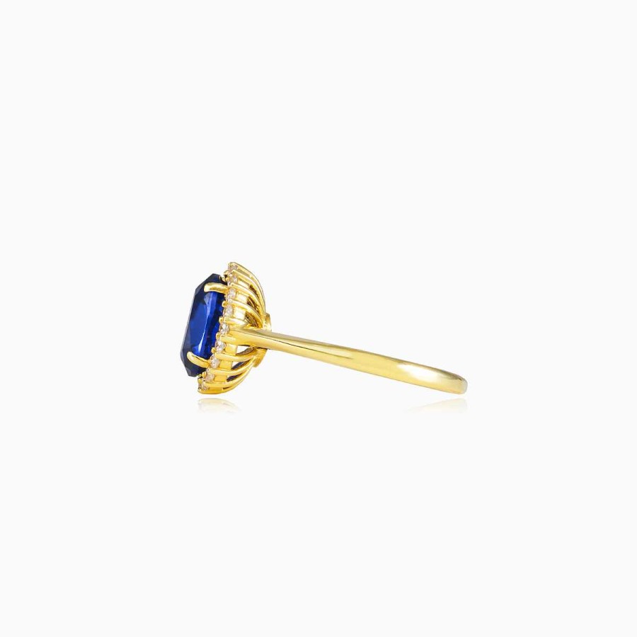 Woman Monte Cristo | Oval Blue Quartz In Gold Ring