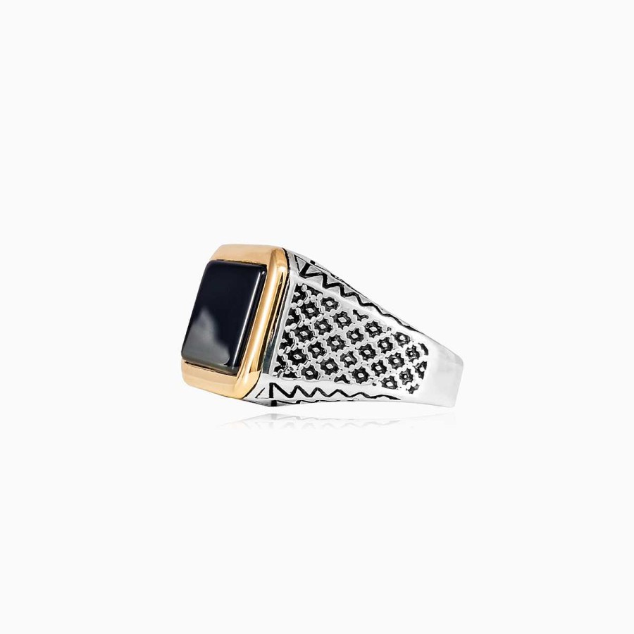 Woman Monte Cristo | Wide Detailed Onyx Ring